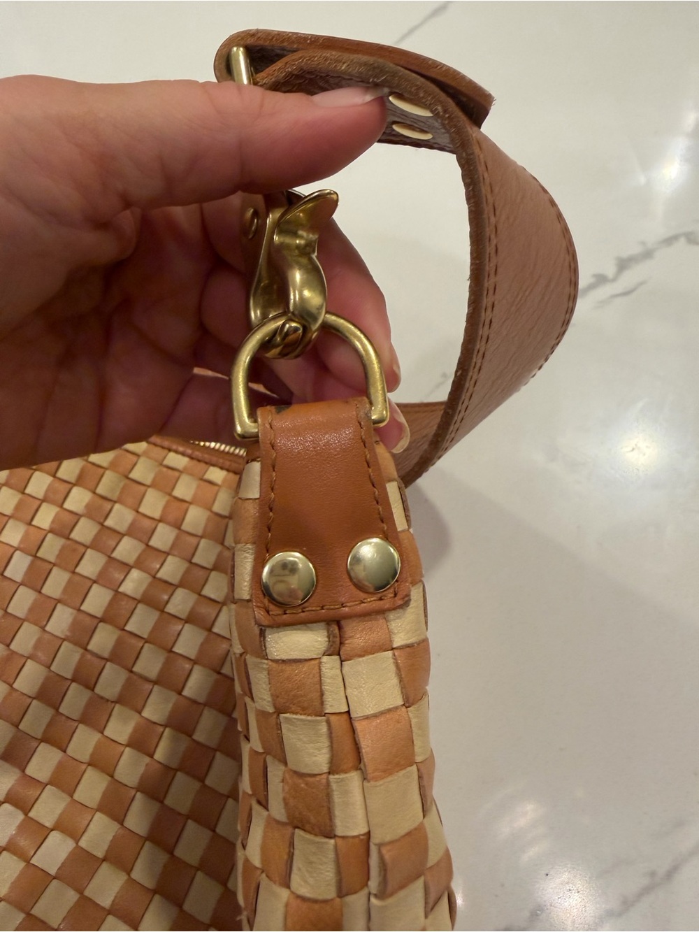 Clare V Moyen Messenger bag woven checker tan & cream - Picture 10 of 11